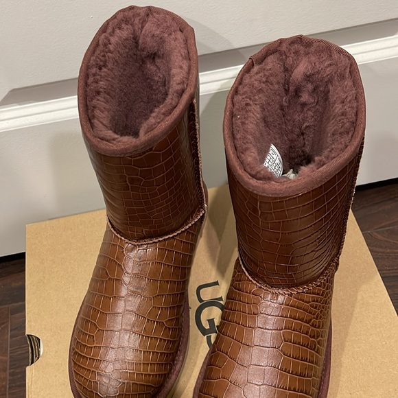 Ugg Classic Short Croc Boots - Picture 5 of 10